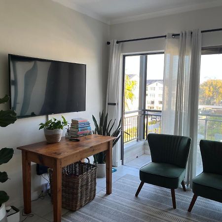 Luxury One Bedroom Apartment Сомерсет-Уэст Экстерьер фото