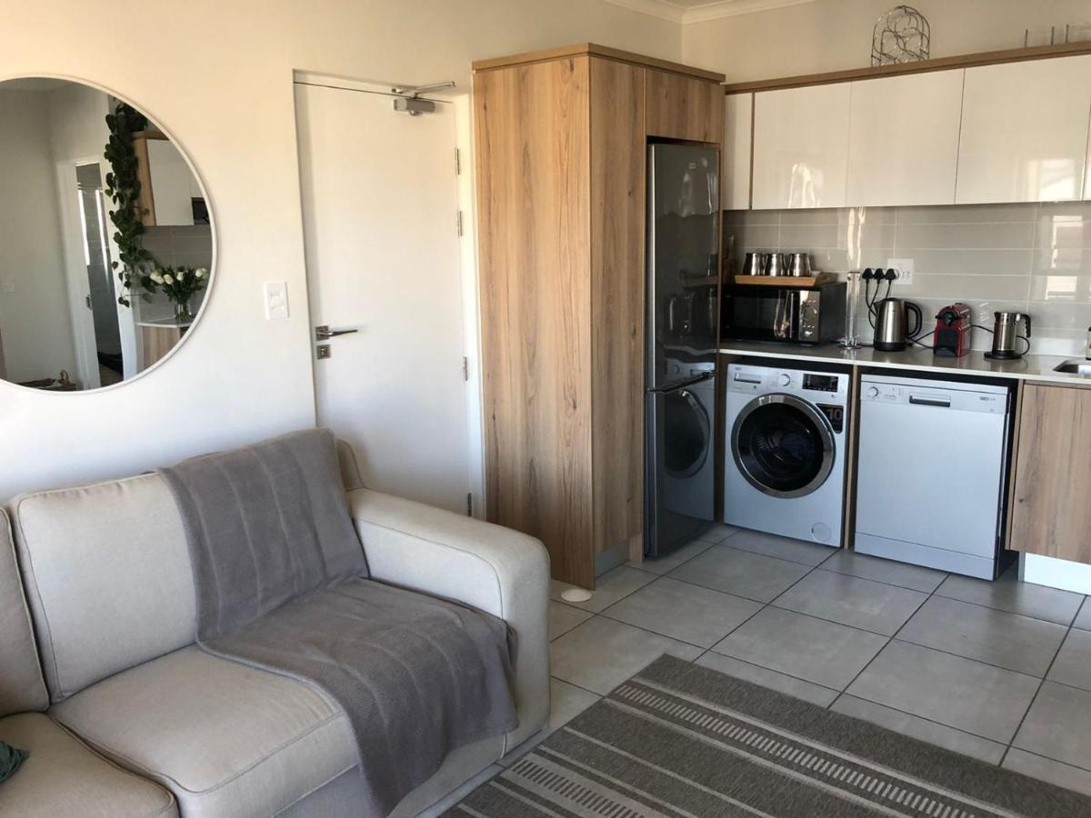 Luxury One Bedroom Apartment Сомерсет-Уэст Экстерьер фото