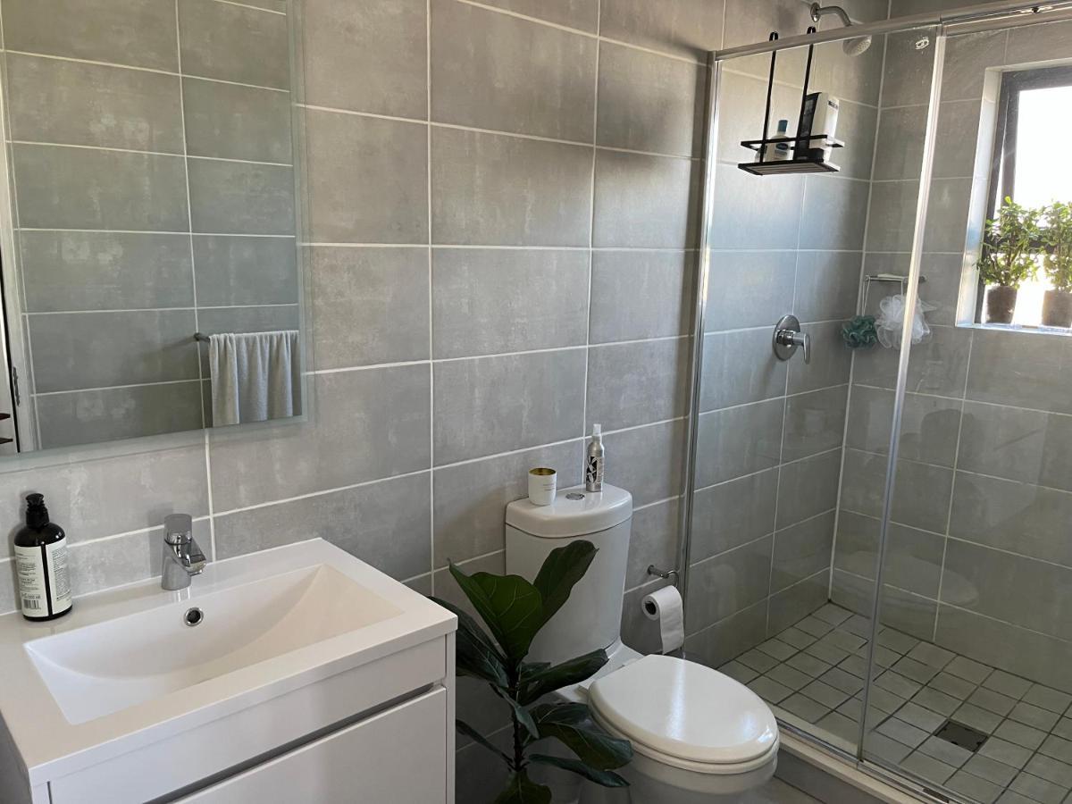 Luxury One Bedroom Apartment Сомерсет-Уэст Экстерьер фото